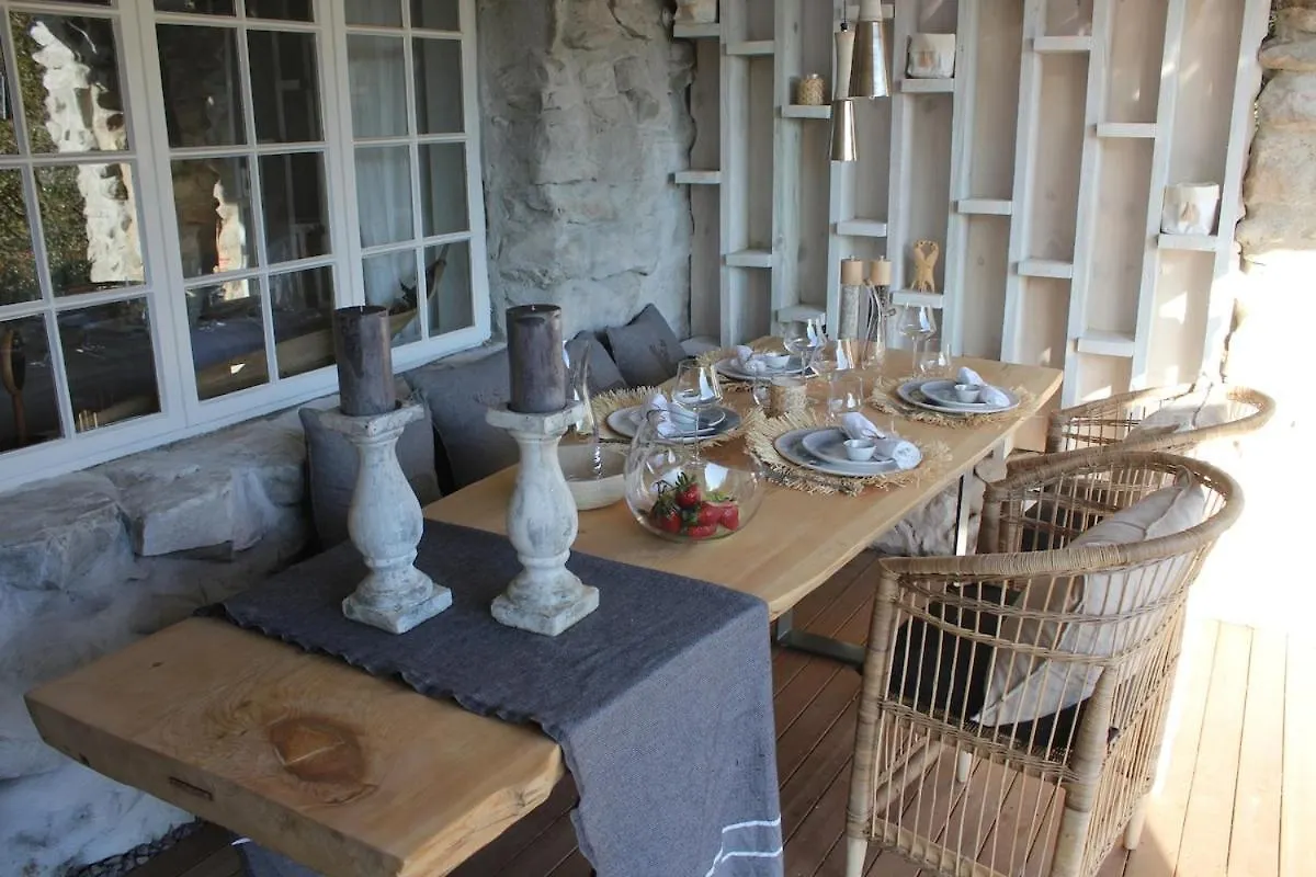 Houtkapperspoort-Cottage King Protea-19Constantia-Nek Cape Town